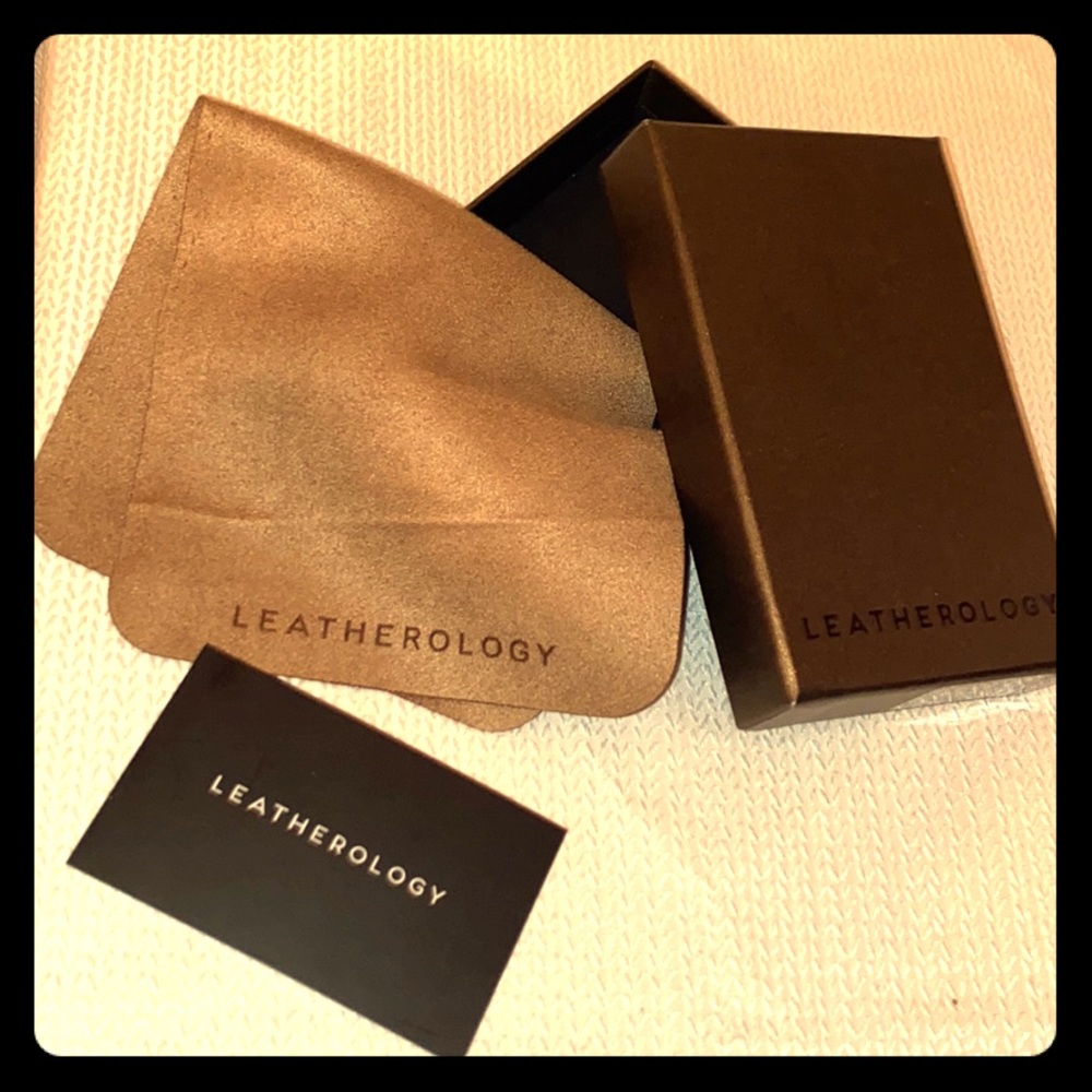 Leatherology collectible luggage tag box